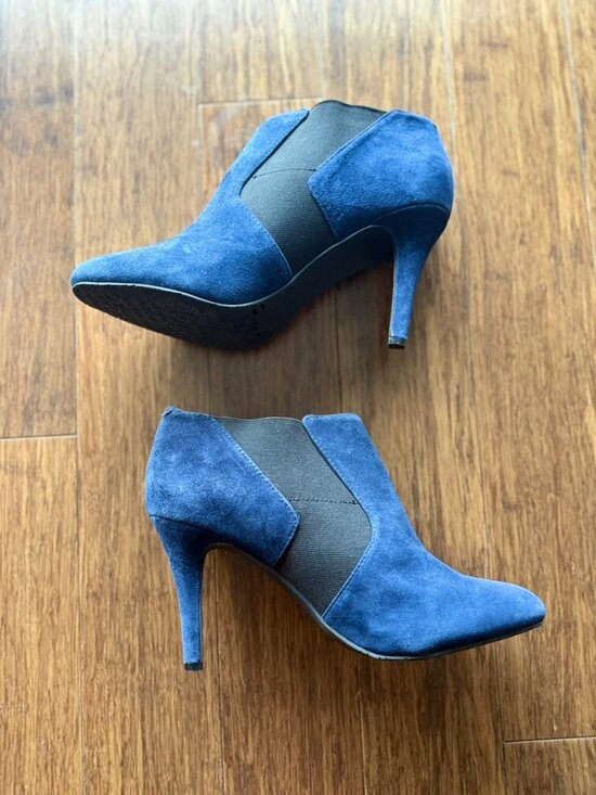 Arturo Chiang Shoes - Arturo Chiang Navy Blue Pointed Toe Suede Booties Women's Size 9.5 NWOT